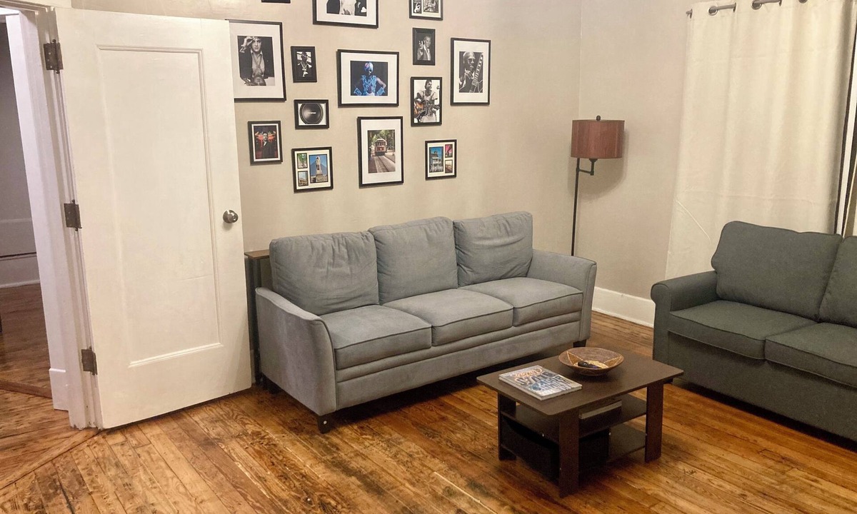 Crosstown Apartment | The Blue Note-Duplex nHistoric District