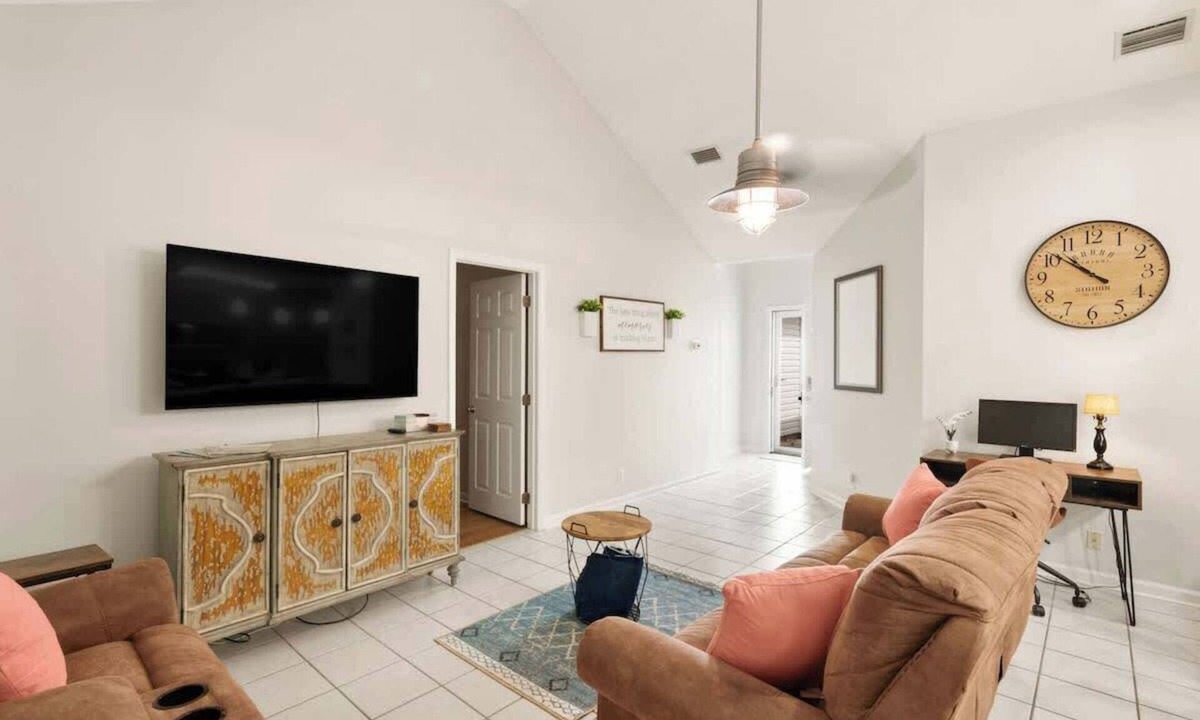 Brunswick House | The Blue Pearl | 3 Bed, 2 Bath