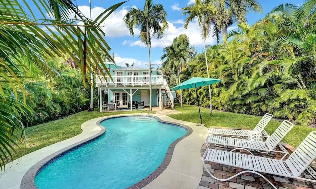 Flamingo Parks House | The Blue Pearl - Soak Up Views from a Scenic Poolside Upper Deck