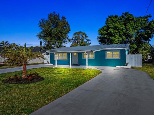 Fort Myers Shores House | The Blue River House