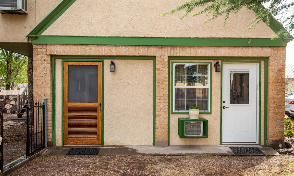 Alpine Villa | The Blue Room - Charming Studio, Great Location! by RedAwning