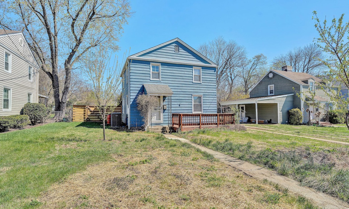 Roanoke House | The BlueBird~ Charming & Central 3BR in Roanoke
