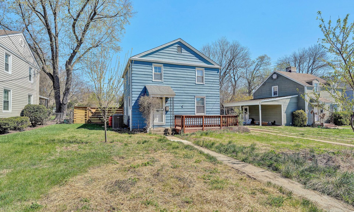 Roanoke House | The BlueBird~ Charming & Central 3BR in Roanoke