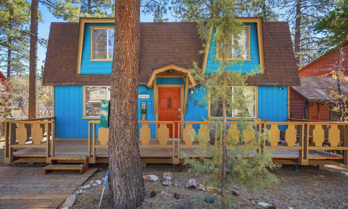 Big Bear City Cabin | The BlueBird Retreat + Jacuzzi +BBQ