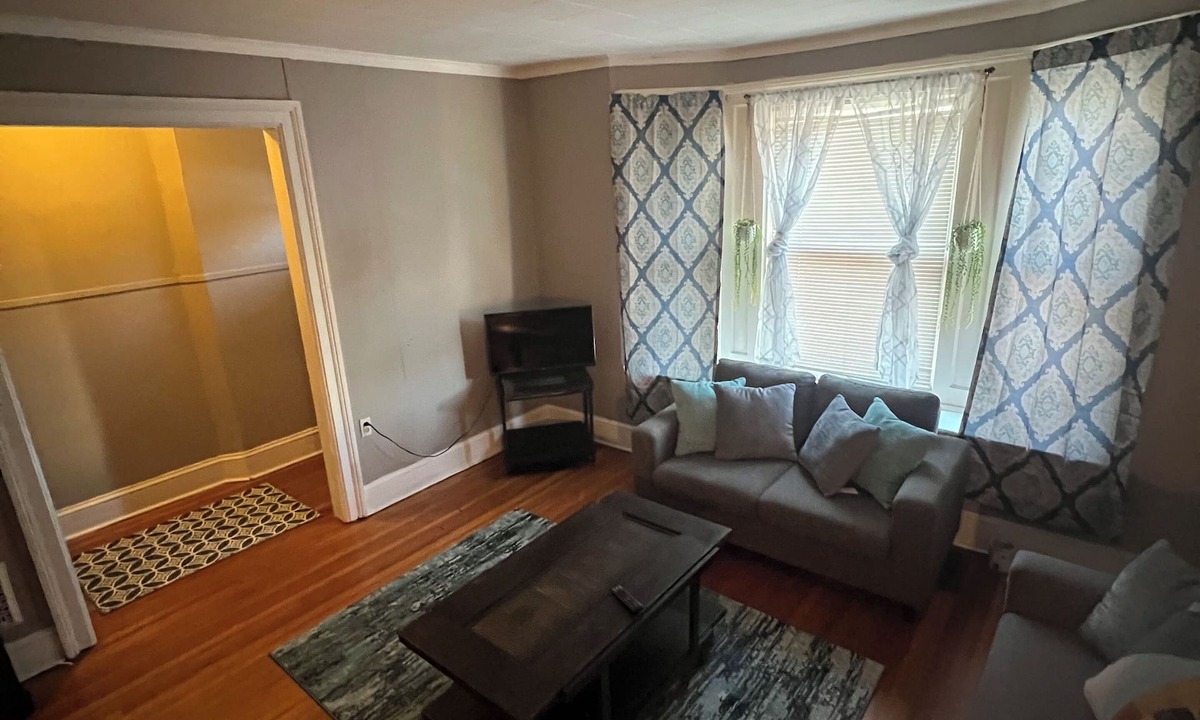 Albany Apartment | The Bluebirds Nest