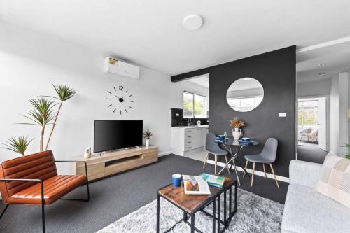 Elwood Apartment | The Bluewater Nest
