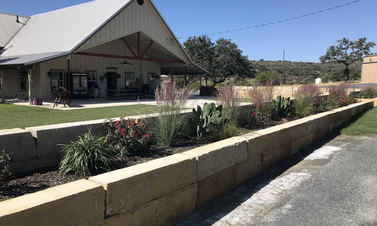 Bandera Cabin | The Bluff Springs Lodge
