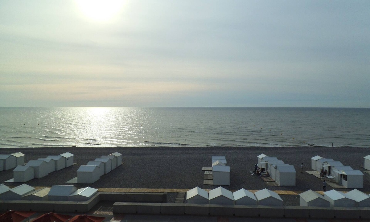 Mers-les-Bains Apartment | THE BOAT Bright apartment facing the sea and the beach