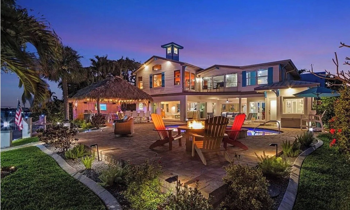Caloosahatchee House | The Boat House · Riverfront · Heated Pool & Spa · Tiki Bar · Sleeps 10