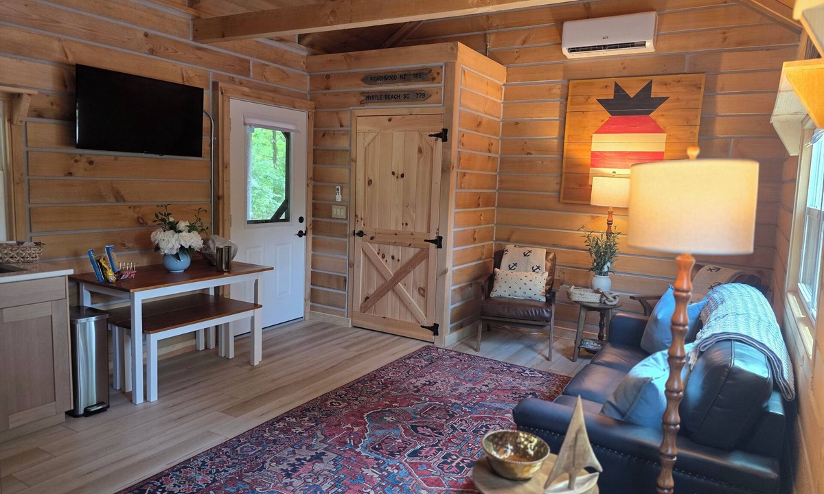 Akin Cabin | "The Boathouse" Luxury Tiny House close to Oasis!