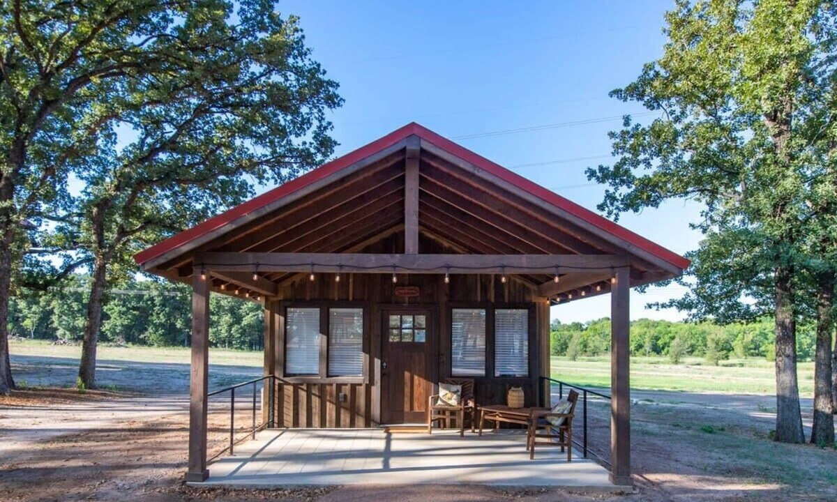 Elm Mott Ski Chalet | The Bobwhite Cabin 15MIN to Magnolia & Baylor