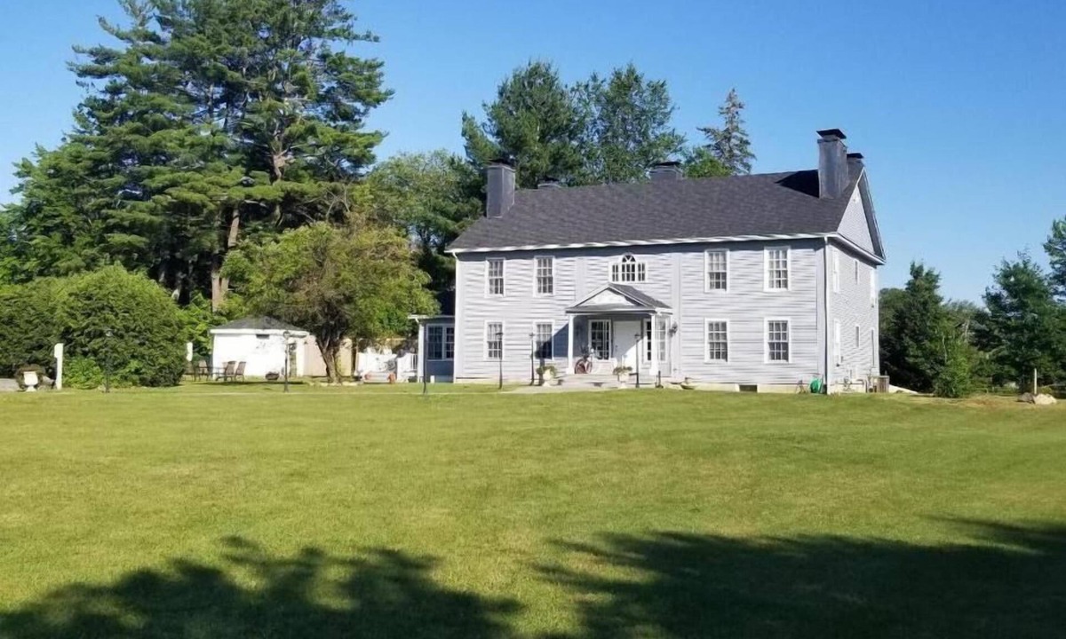 Warrensburg Hotel | The Bond Inn Room #1