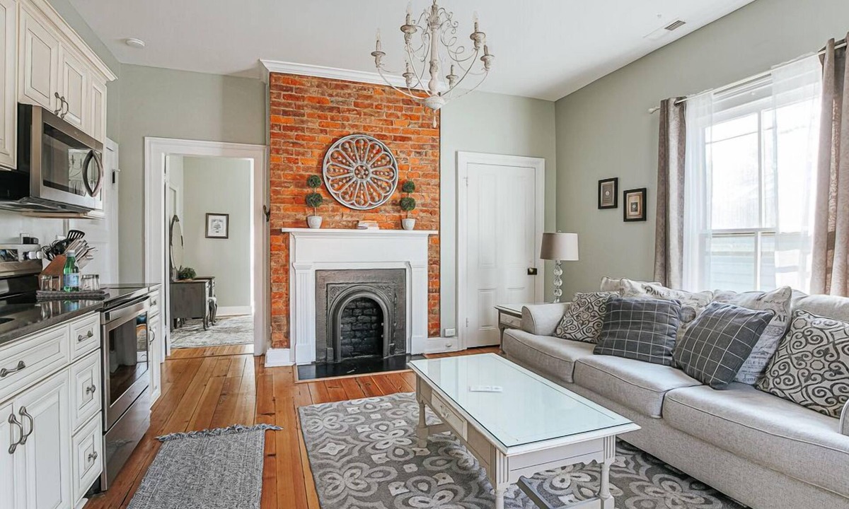 Staunton Apartment | The Bons Amis Suite: Chic Decor, Walk Downtown