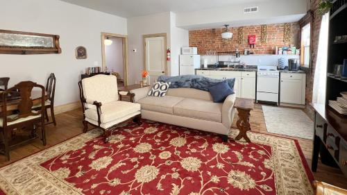 Rolla Apartment | The Bookend