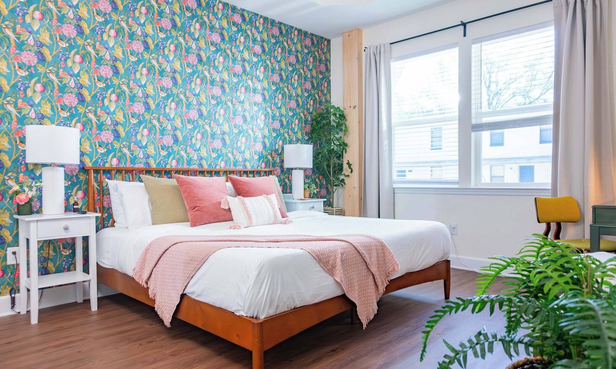 Pleasant Street House | The Botanical Suite. Newly Built, Upscale, Central