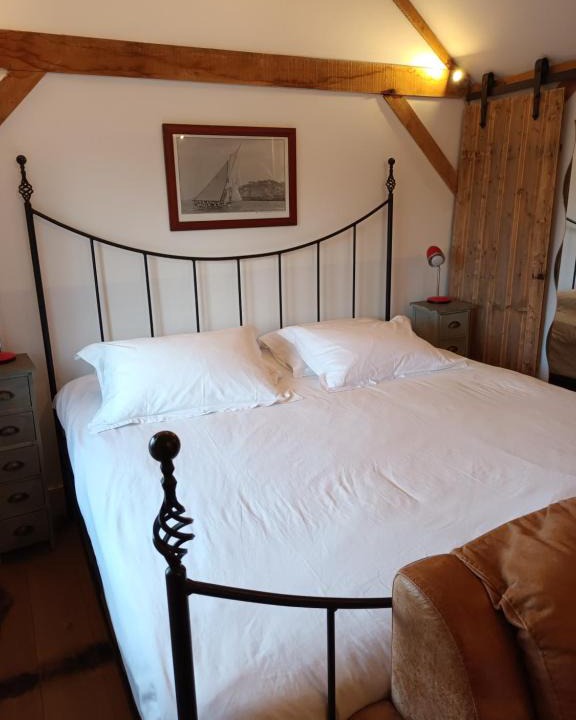 Haslemere Apartment | The Bothy - Studio Oak Frame Barn in Rural AONB