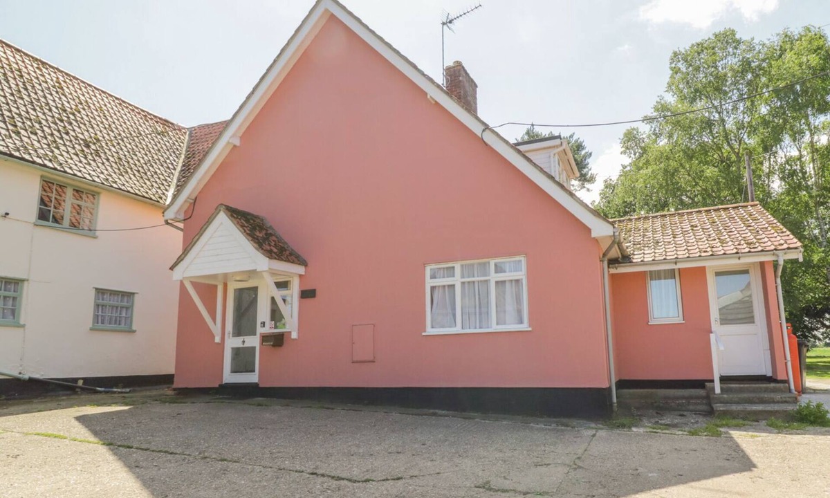 Stoke Ash Cottage | THE BOTHY, with a garden in Eye