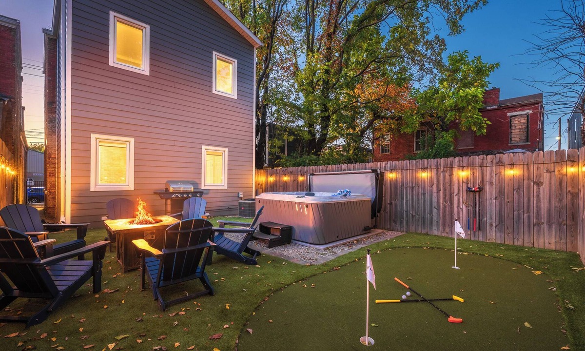 Phoenix Hill House | The Boulevardier ~ Hot Tub, Fire Pit, Mini Golf, BBQ