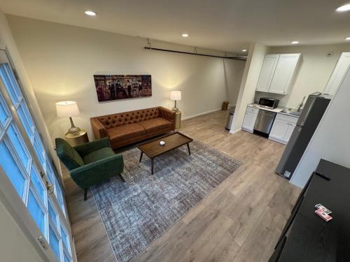 St. Charles Apartment | The Bourbon & Brass - Speakeasy-Inspired 2BDR