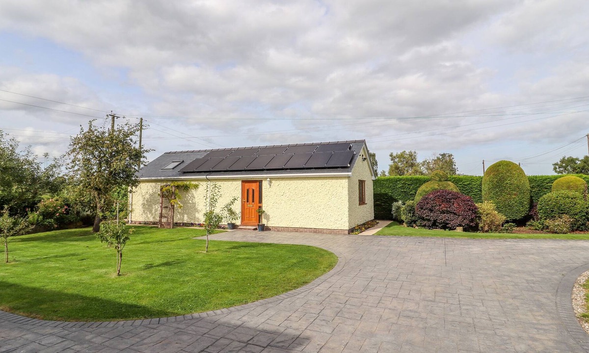 New Broughton Cottage | The Brambles