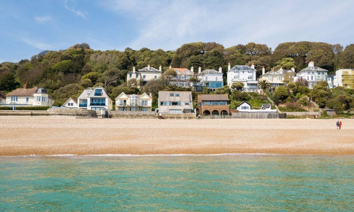Folkestone Villa | The Breakers Beach House