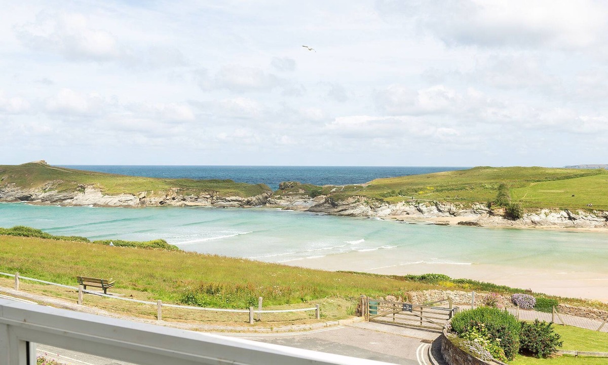 Porth House | The Breakers offers exceptionally flexible and spacious accommodation with five bedrooms and four ba
