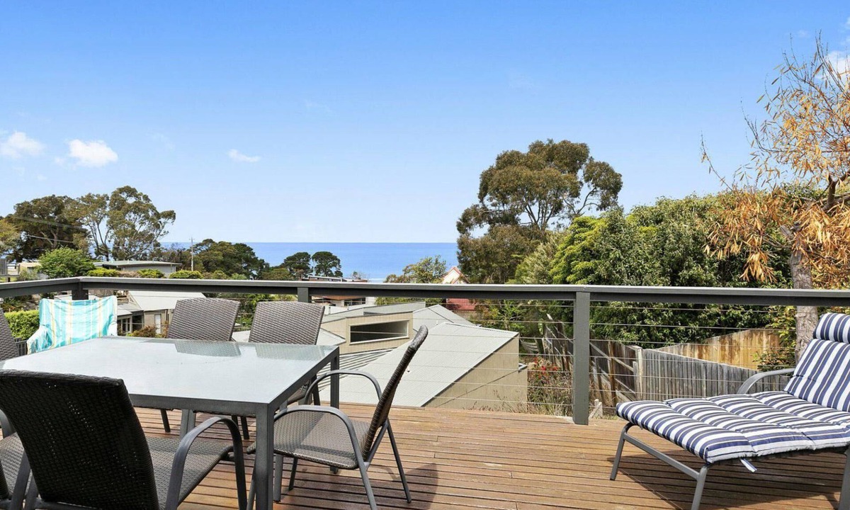 Lorne House | The Breakers Two - Stunning Views