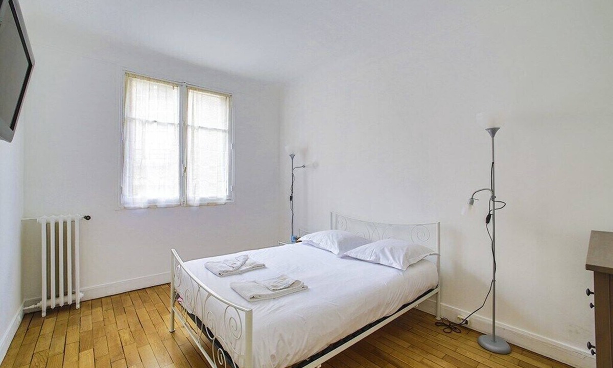 Quartier de l'Ecole-Militaire Apartment | The Breteuil Calm & Bright Invalides