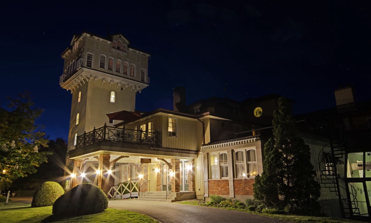 Jacksons Point Hotel | The Briars Resort & Spa