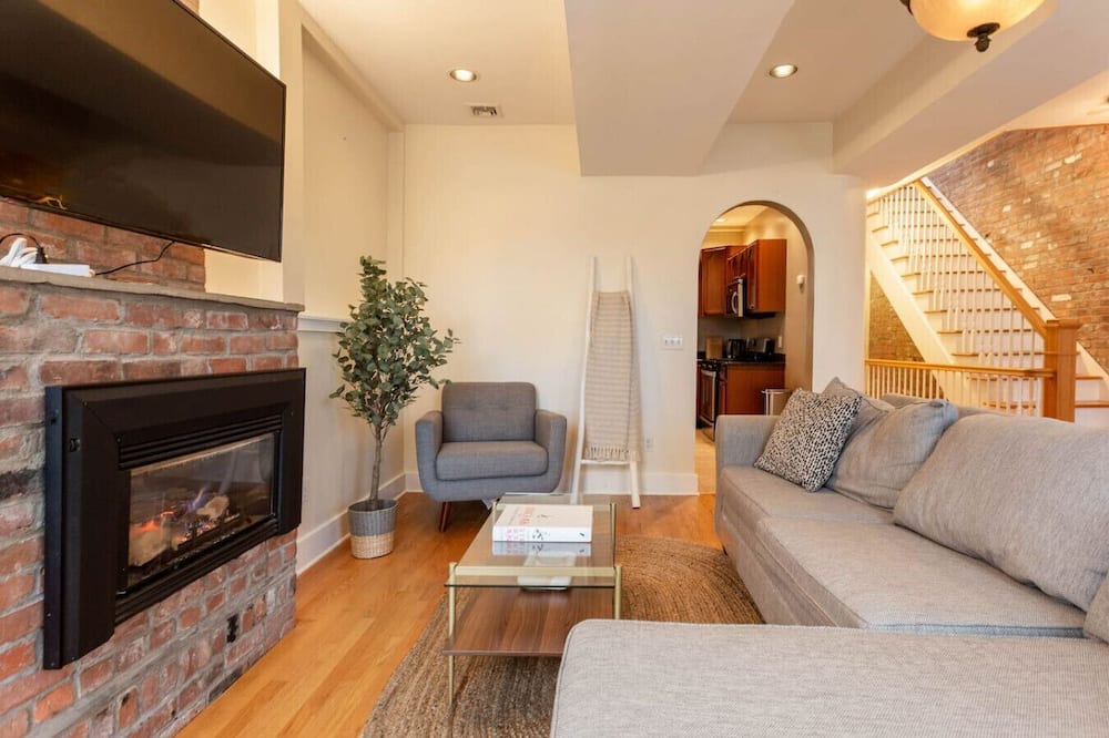 Mill River Apartment | The Brick Wooster Square | Yale | Skyline Deck