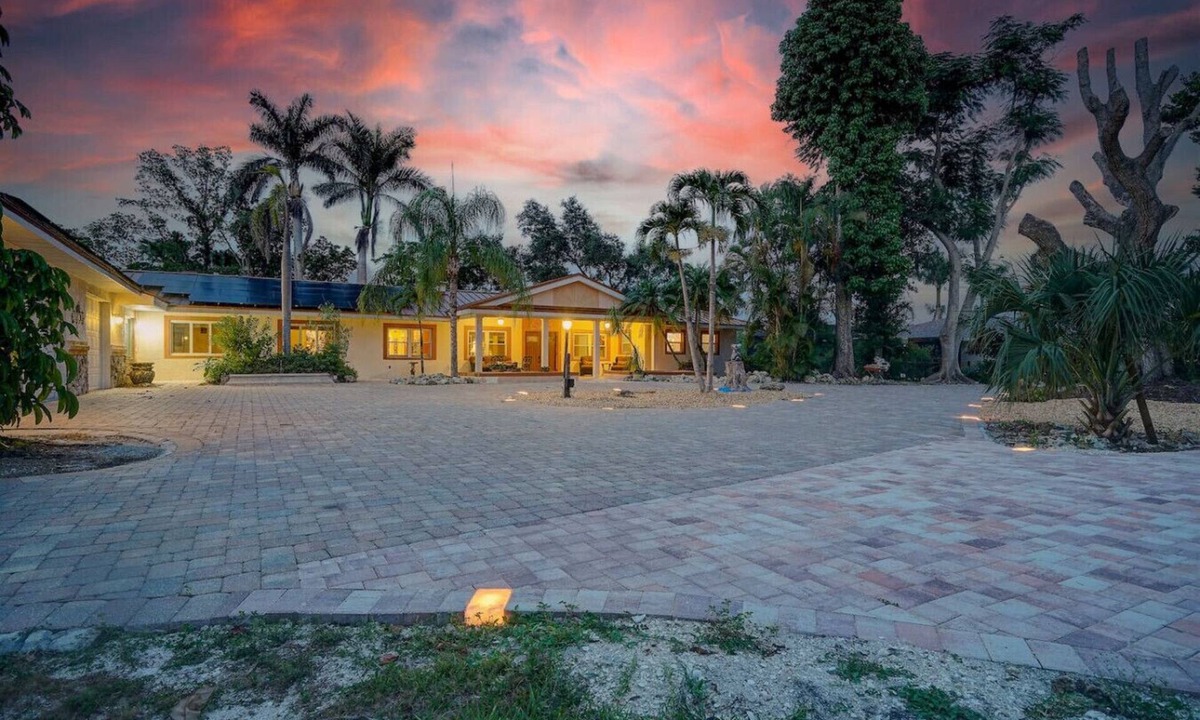 North Fort Myers House | The Bridge Escape Fort Myers
