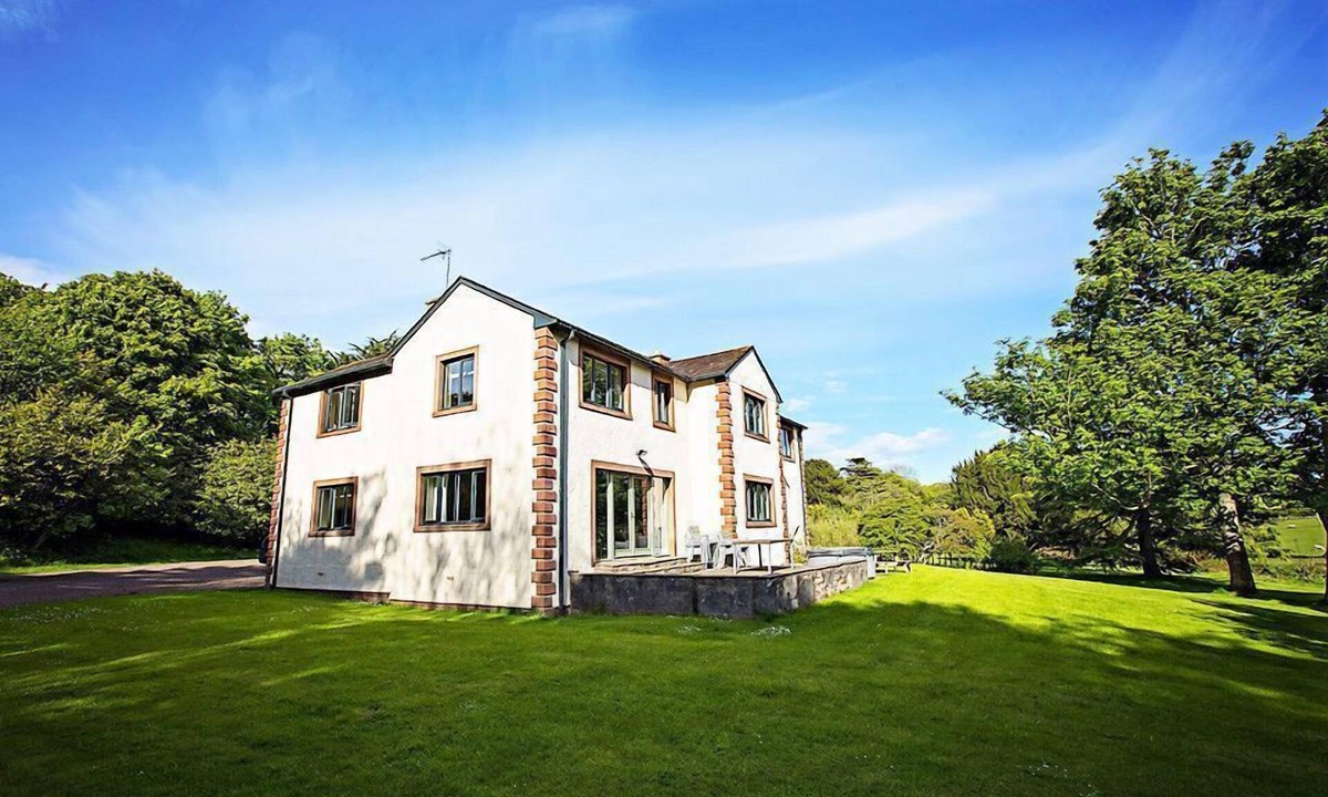 Dunbar House | The Bridge House, Dunbar including hot tub