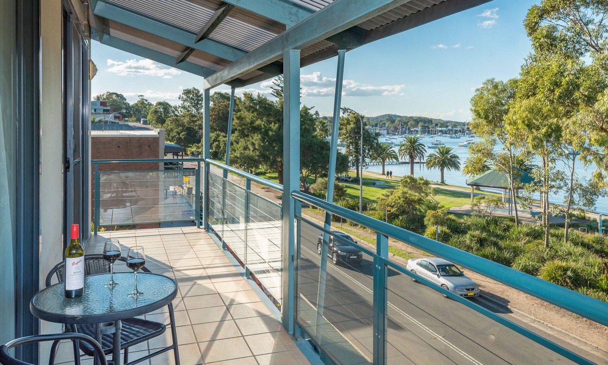 Toronto Hotel | The Brighton Apartments