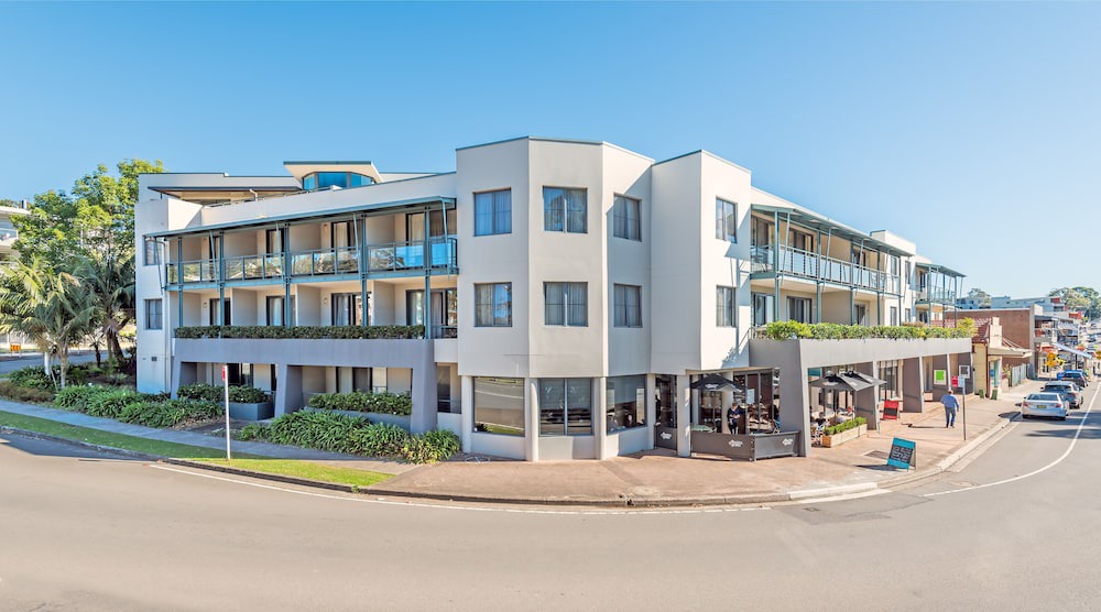 Toronto Hotel | The Brighton Apartments