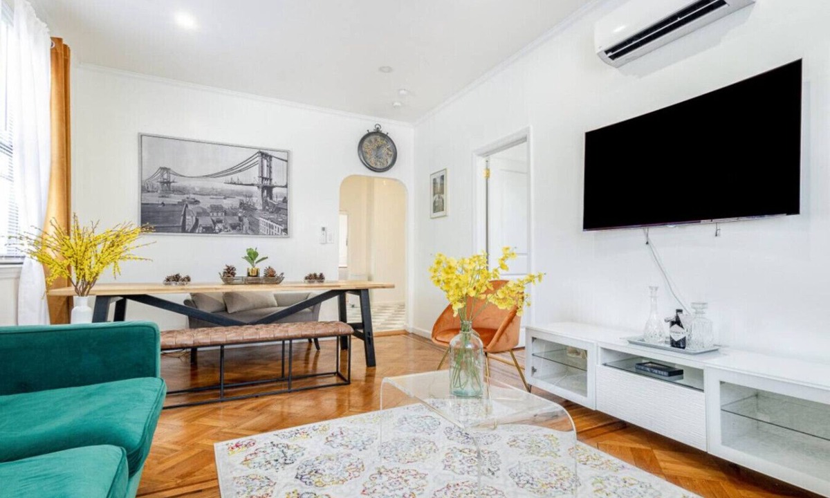 East New York Villa | The Brooklyn Haven 6BR|2 Ba | Free Parking