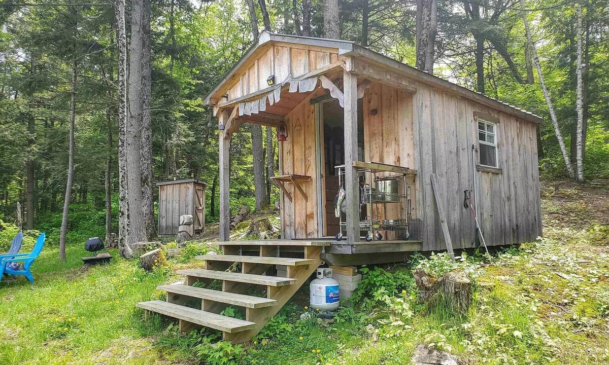 East Dover House | The Brookside Lodge & Cottage