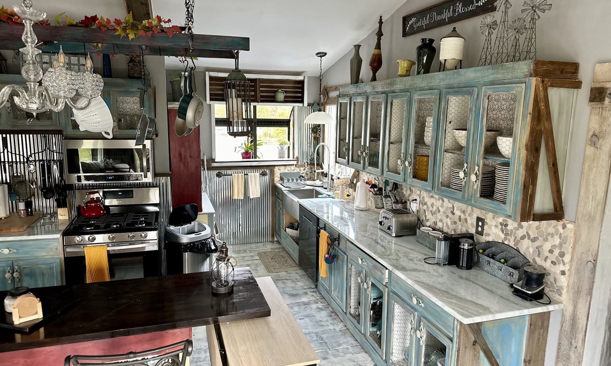Boston Heights House | The Brupoppy Farm & Stay is farm located in the heart of Boston Heights Ohio.