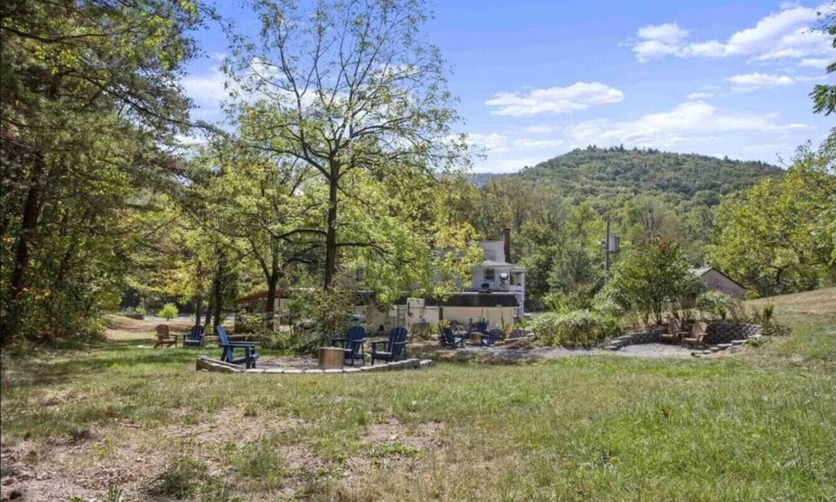 Harper Bed & Breakfast | The Buckhorn Project - Historic Inn Private Queen
