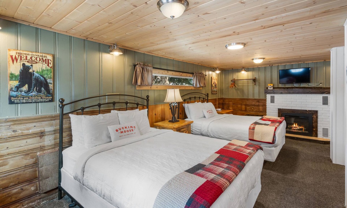 West Yellowstone Hotel | The Bucking Moose Wolf Suite: Cozy 2 Queen suite, just 1 minute from Yellowstone!
