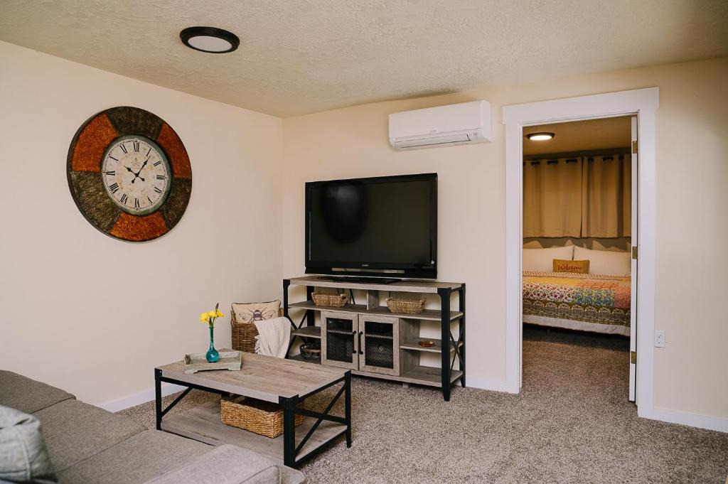 Riggins House | The Building On The River R&R