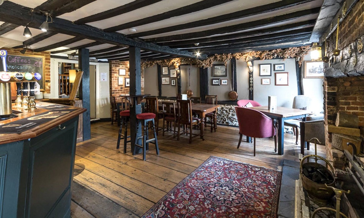 Wargrave Hotel | The Bull at Wargrave