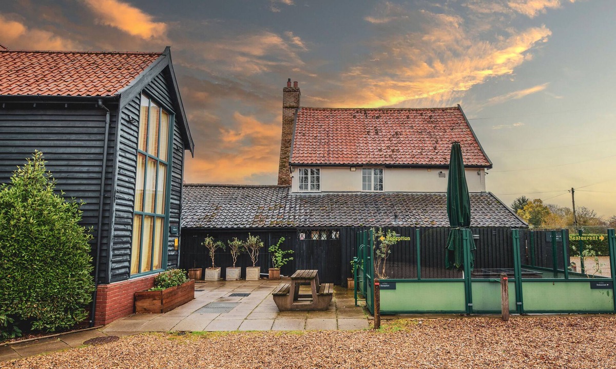 Eye Hotel | The Bull Auberge