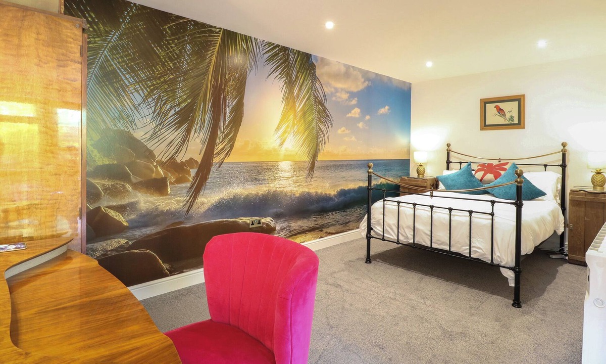 Norwich Cottage | The Bull Pen