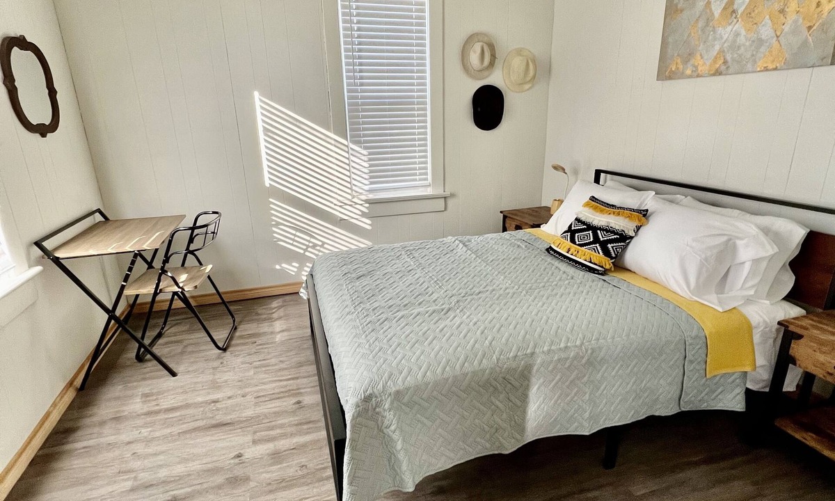Barton County House | The Bungalow House; 2 Bed 1 bath; minutes from Cheyenne Bottoms! Pet Friendly.