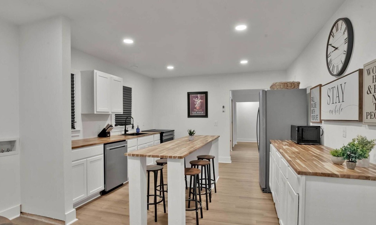 Shreveport House | The Bunk House Sleeps 13