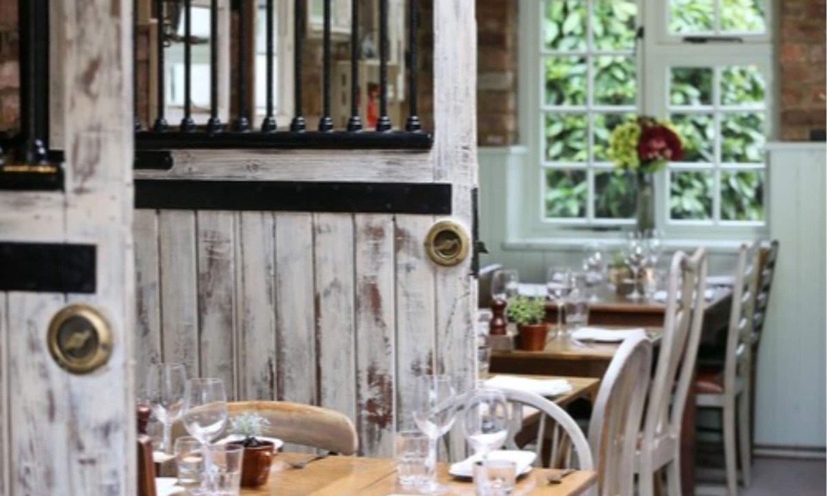 Ashmore Green Hotel | The Bunk Inn