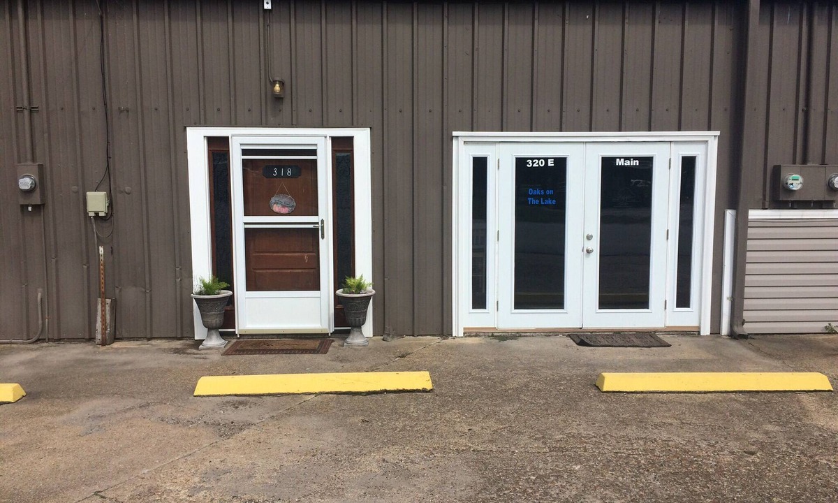 Warsaw House | The Bunkhouse 318 E. Main St. Warsaw, Mo.