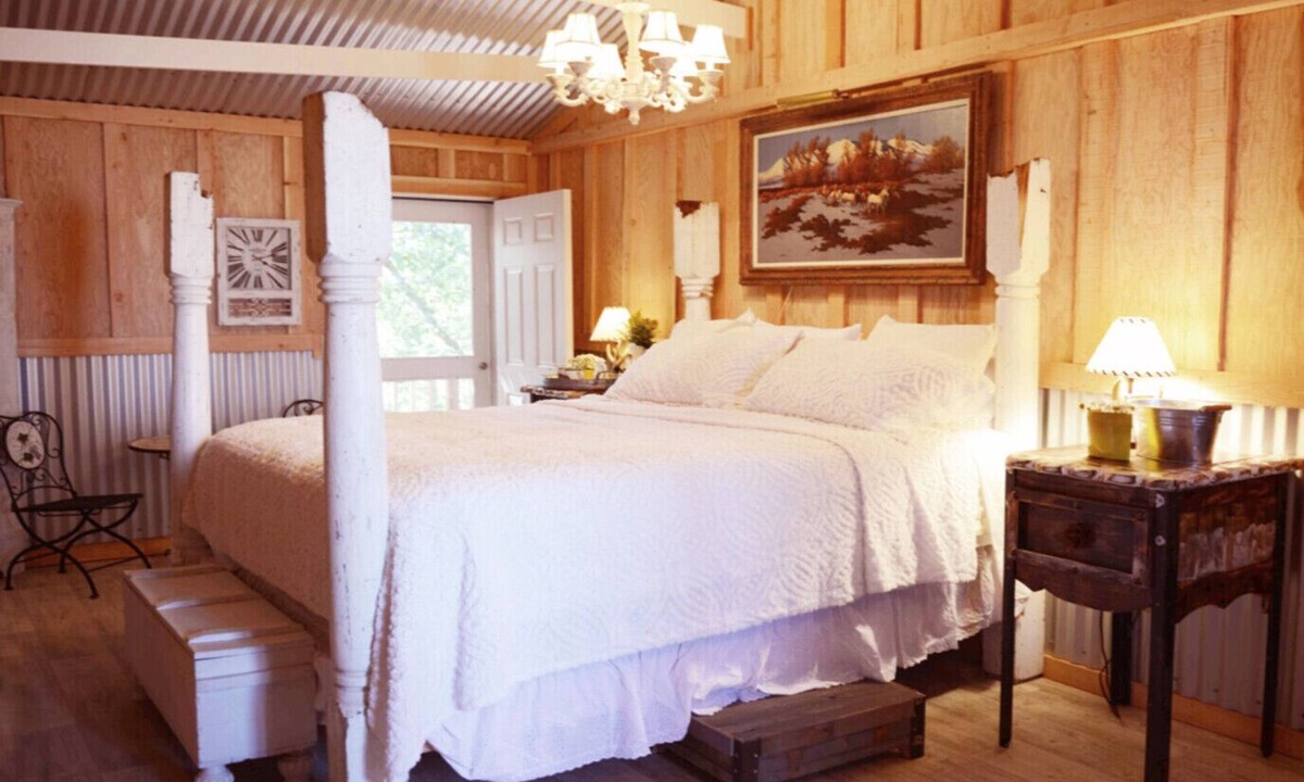 Joseph Apartment | The Bunkhouse, A Romantic Riverside Get-A-Away for Two