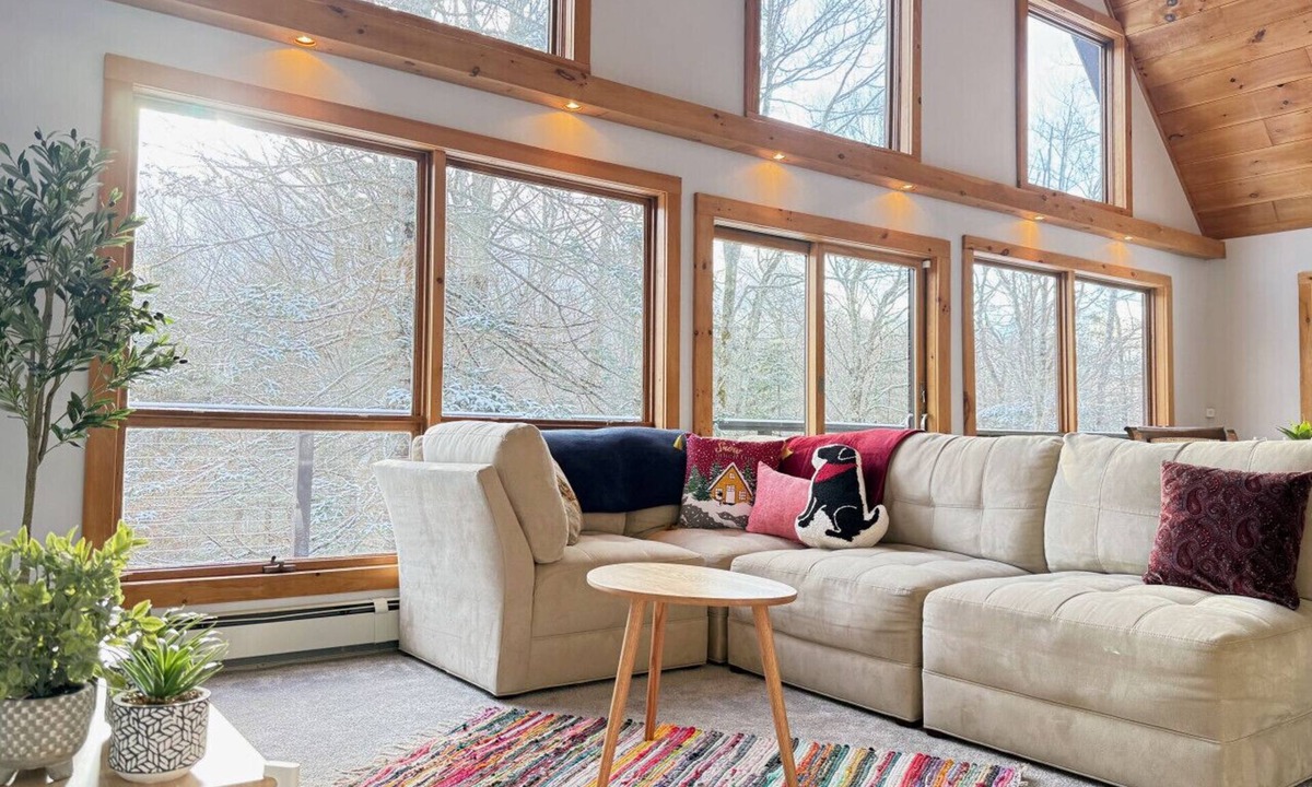 East Haven  Rutland County House | The Burrow- Near Pico, Hiking, Spacious!