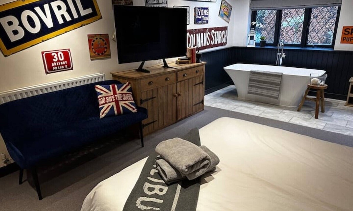 Elstead Apartment | The Butler's Quarters